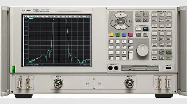 Keysight E8358A 010 PNA Netzwerkanalysator (300 kHz bis 9 GHz)