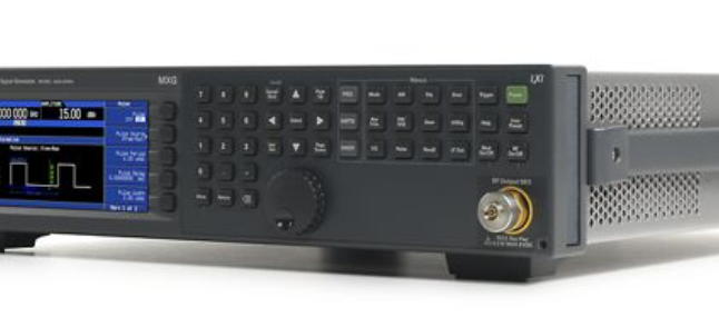 Keysight N5183B 540 1E1 1EA UNT UNW UNY MXG X-Serien Mikrowellen-Analogsignalgenerator (9 kHz bis 40 GHz)