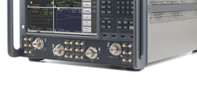 Keysight N5245B 029 423 Win10 PNA-X Mikrowellen-Netzwerkanalysator (900 Hz bis 50 GHz)