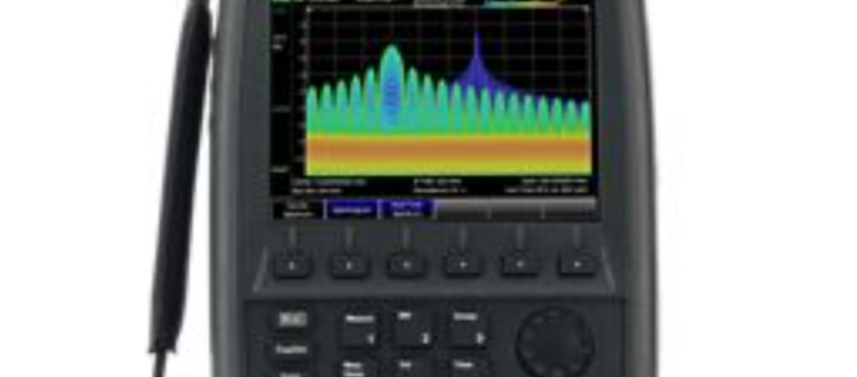 Keysight N9917B 010 030 208 209 210 211 212 215 233 235 236 238 302 307 308 309 310 312 330 350 351 352 355 356 358 360 370 371 377 378 B10 FieldFox-B Handheld Mikrowellenanalysator (18 GHz)